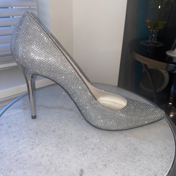 NEW Stuart Weitzman Silver Noir Nouveau Style Heel Size 8 - Picture 1 of 15
